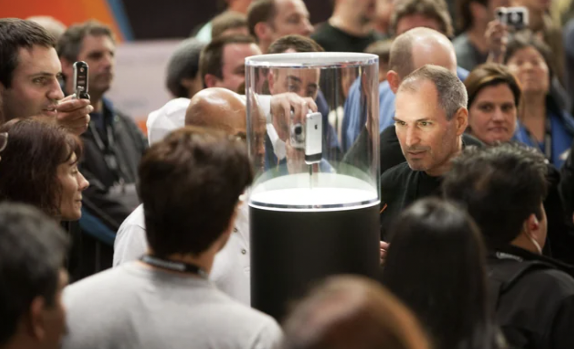 People seeing the iPhone for the first time, June 29, 2007.