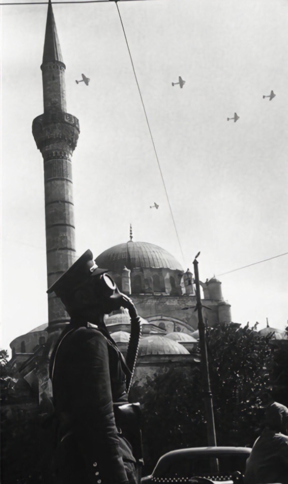 turkish soldier with gas mask