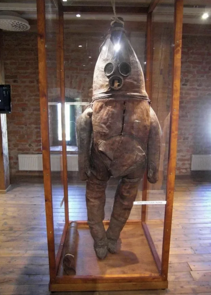 1700 diving suit