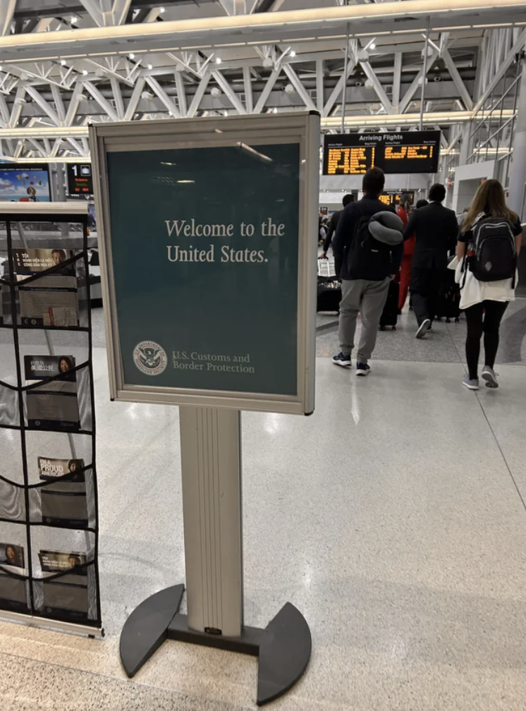 signage - Welcome to the United States. Ae Comma at Border Protection Uc