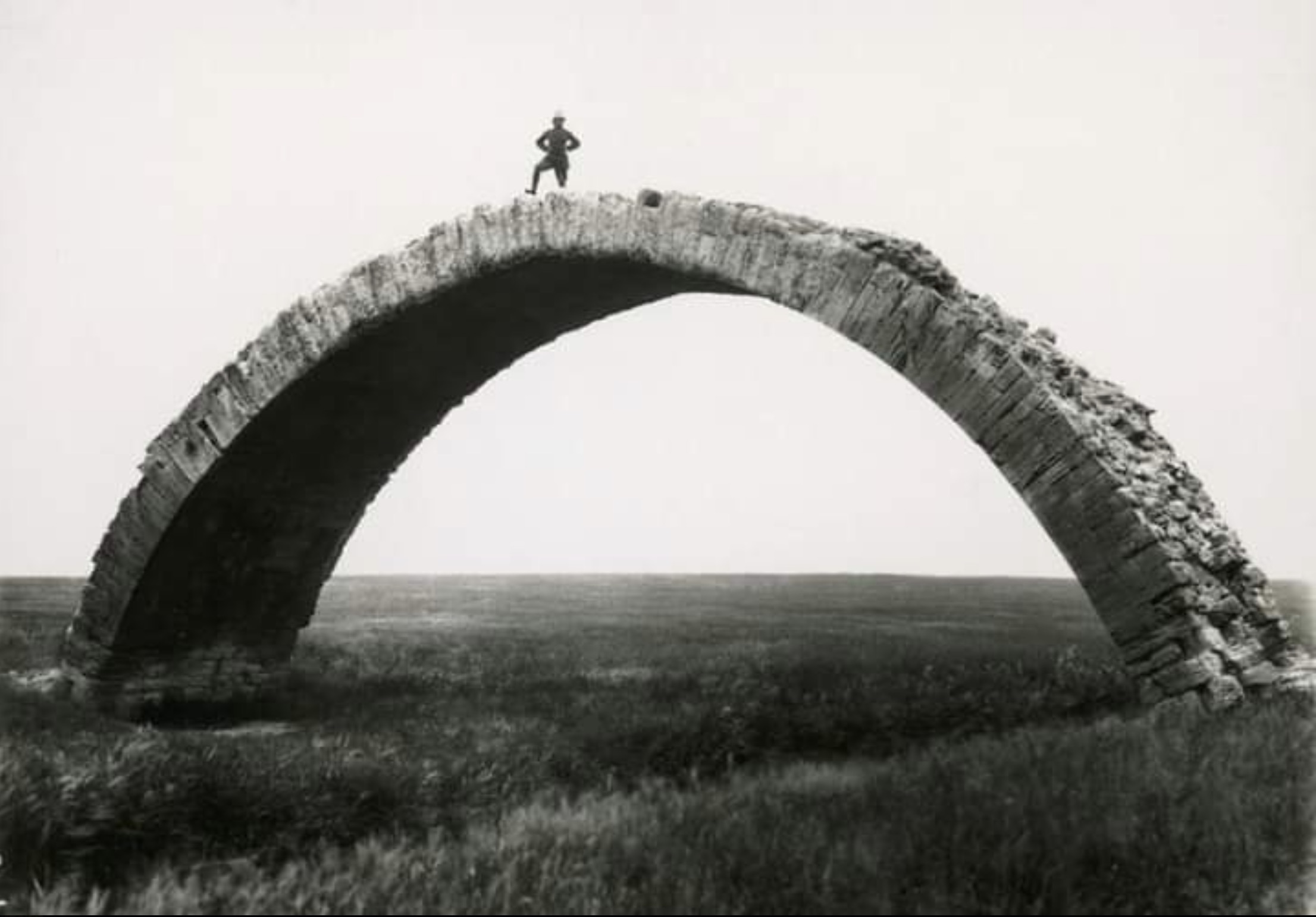 roman bridge keystone