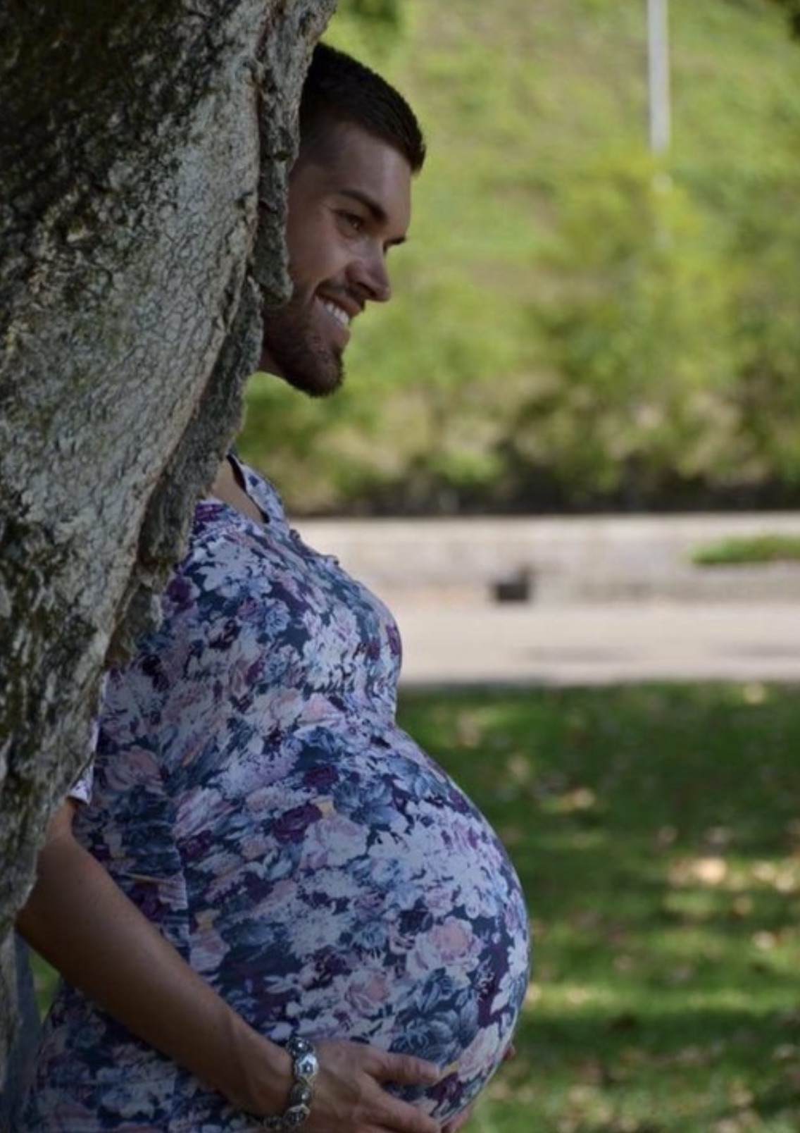 couple funny maternity shoot