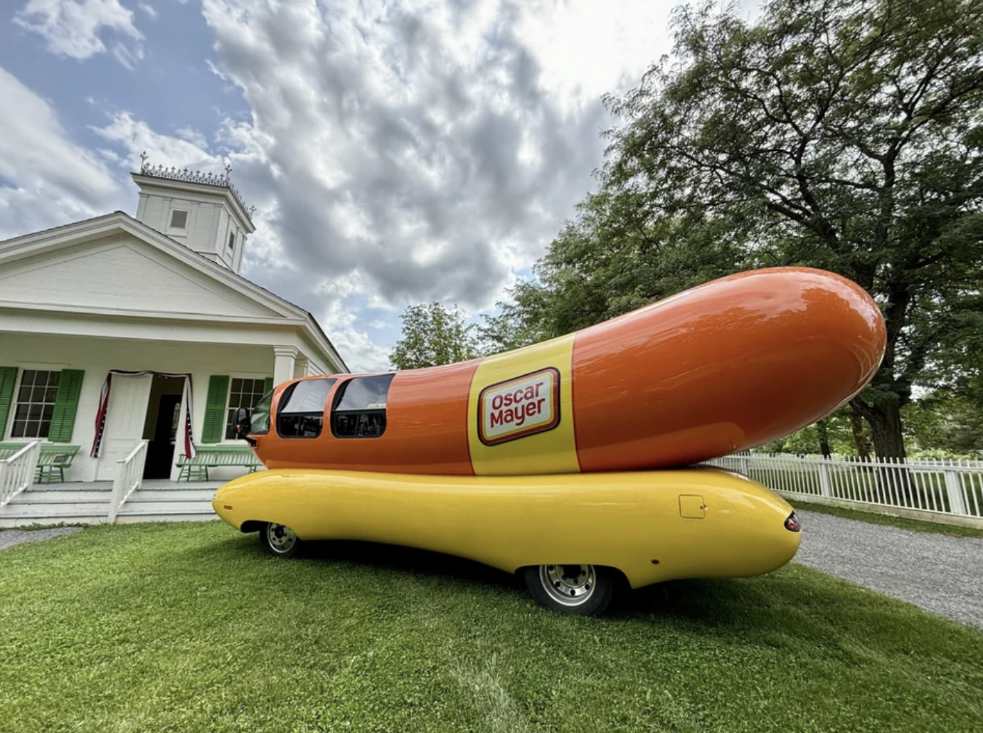 inflatable - oscar Mayer