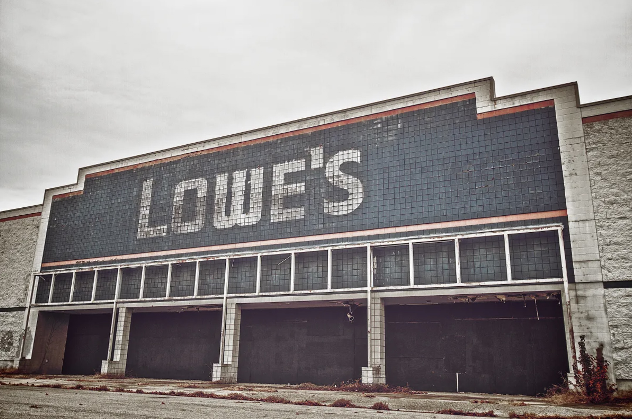 abandoned stores - Lowe'S