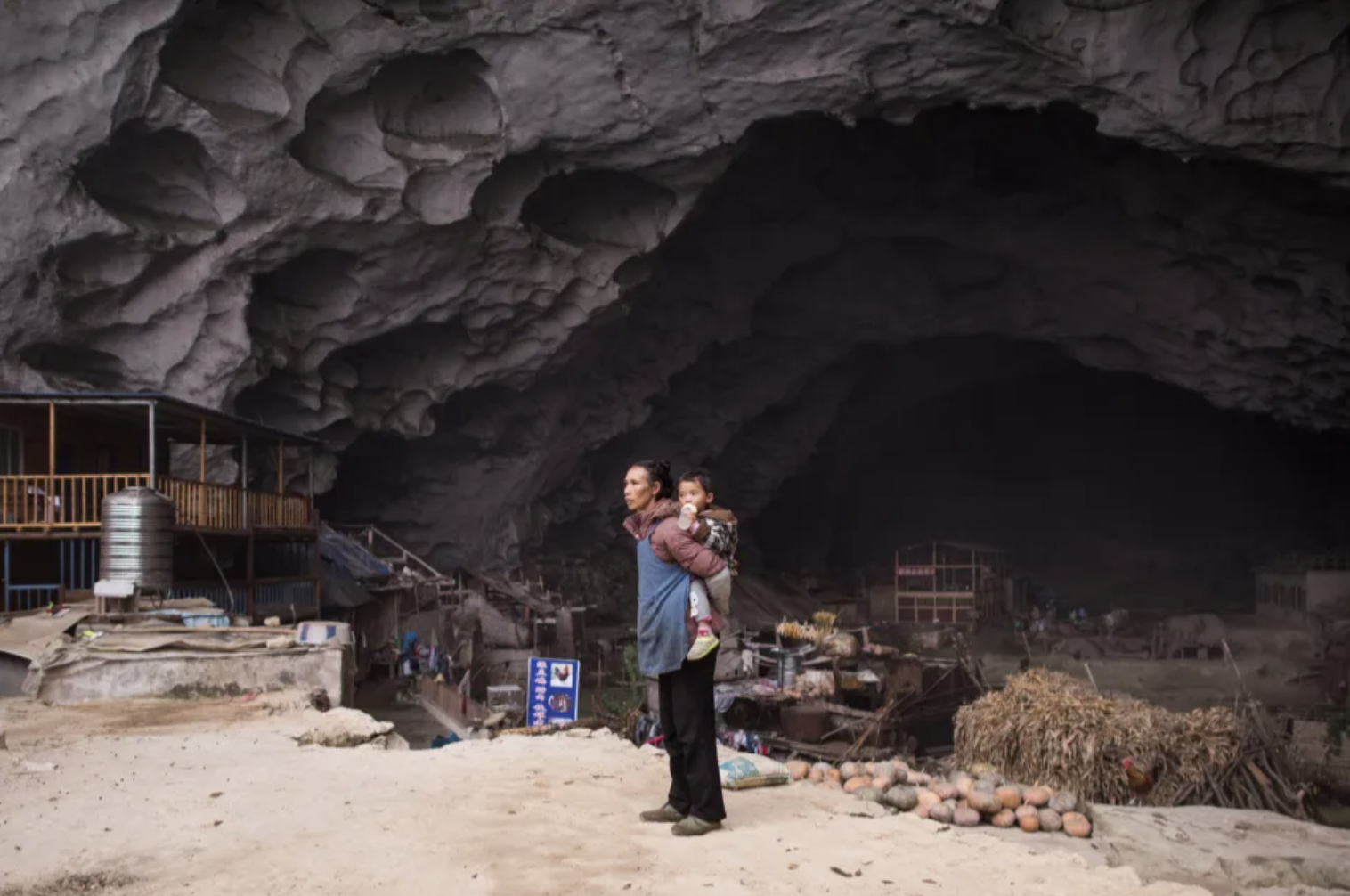 25 Photos of Zhongdong, China’s Last Cave Village