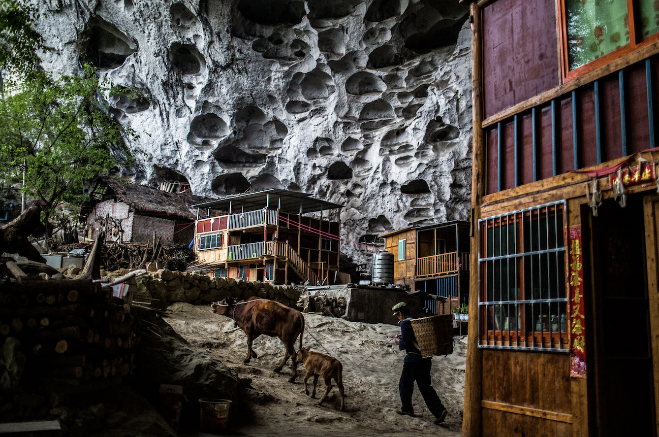 25 Photos of Zhongdong, China’s Last Cave Village