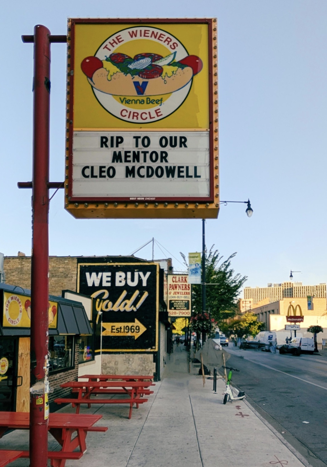 street sign - Hiene Circ The Wieners Vienna Beef Circle Rip To Our Mentor Cleo Mcdowell Best Neon Chicago We Buy Fold! Est.1969 Clark Pawners & Jewelers LoanBuySell 5287900