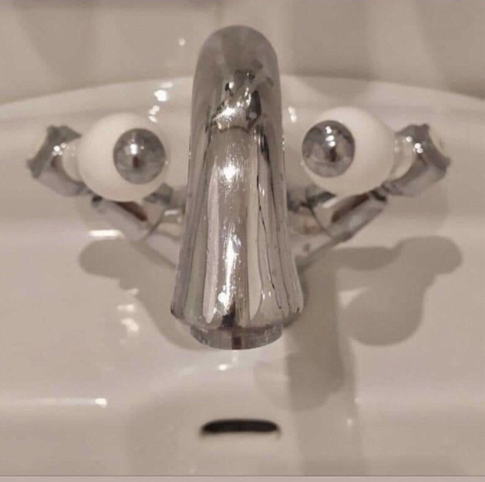 44 Faces Seen In Inanimate Objects Giving Us Pareidolia