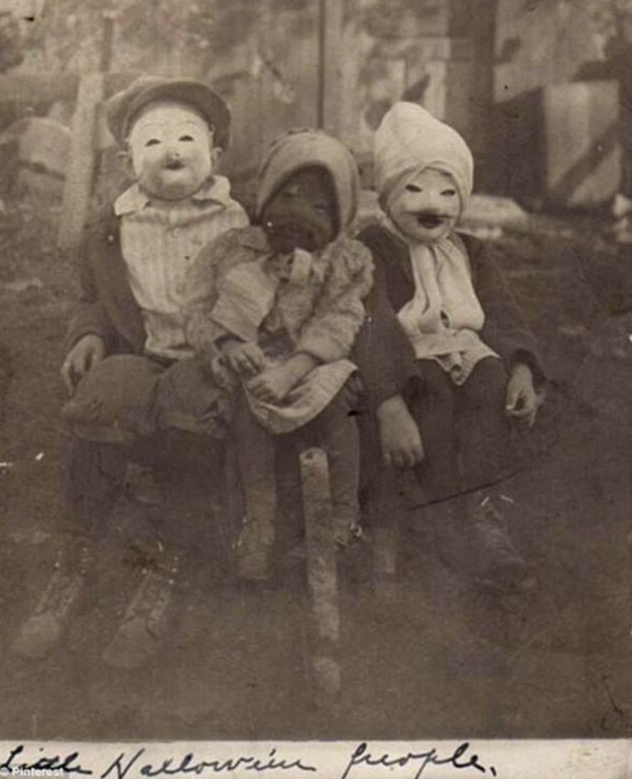 halloween 1900 - Little Halloween people Pinterest