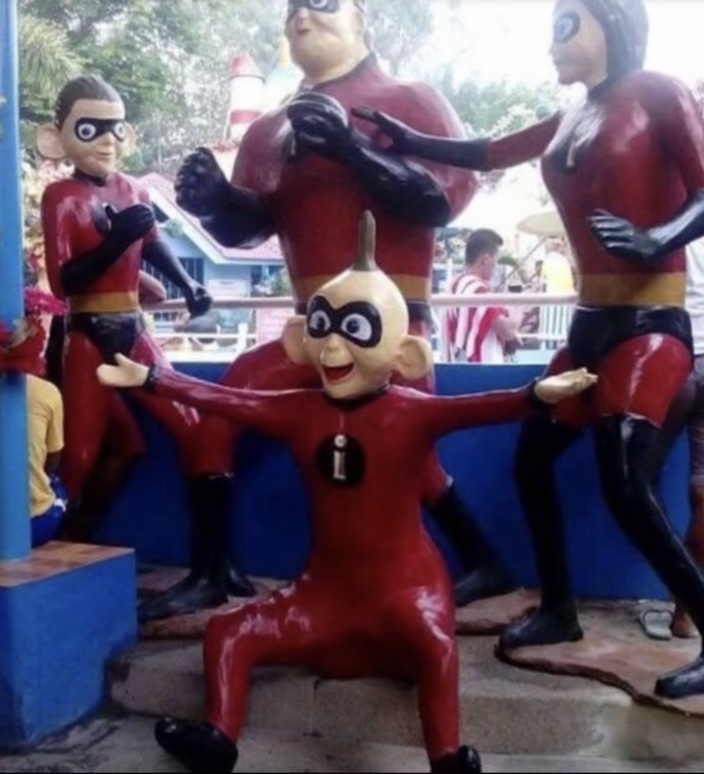 incredibles statue meme