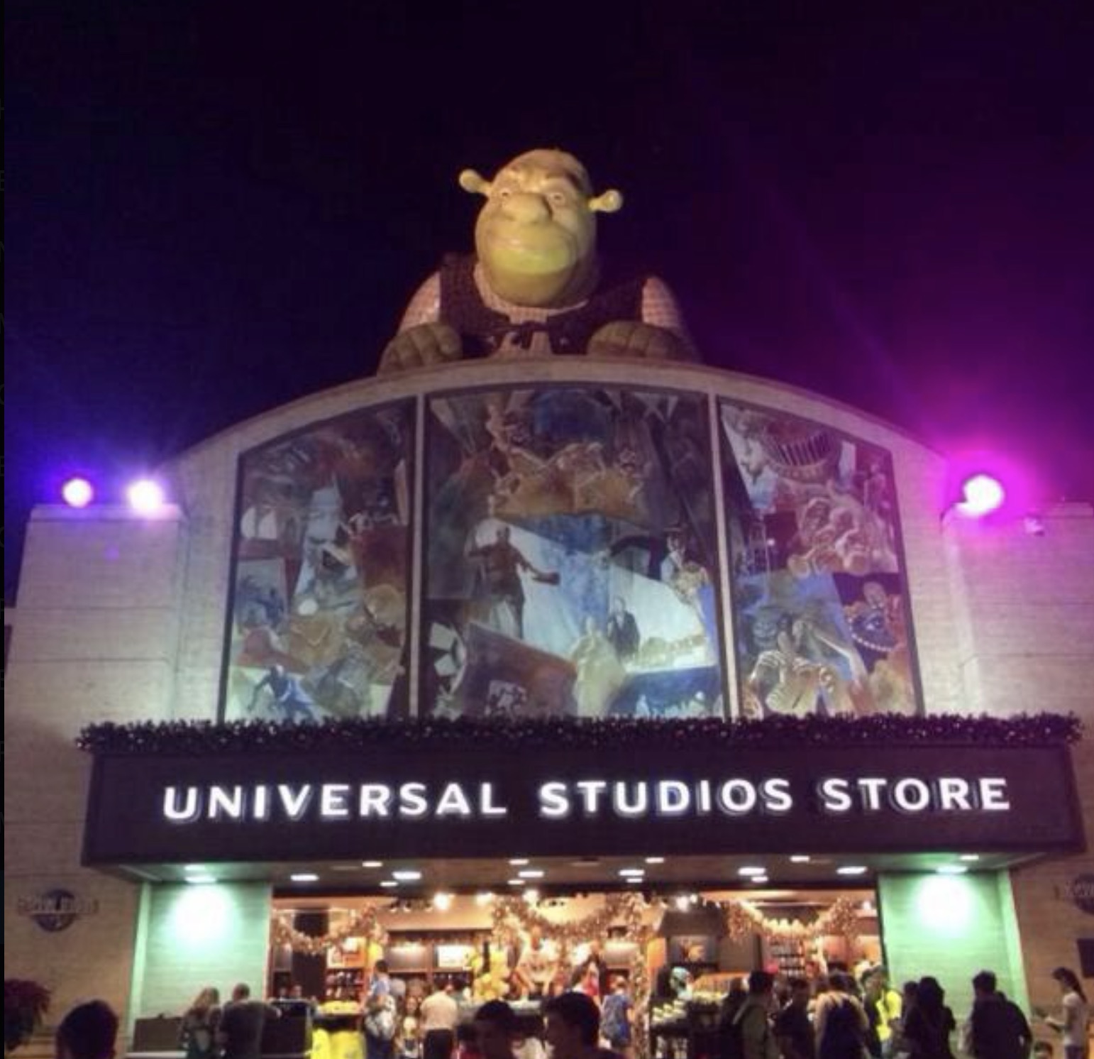 night - Universal Studios Store