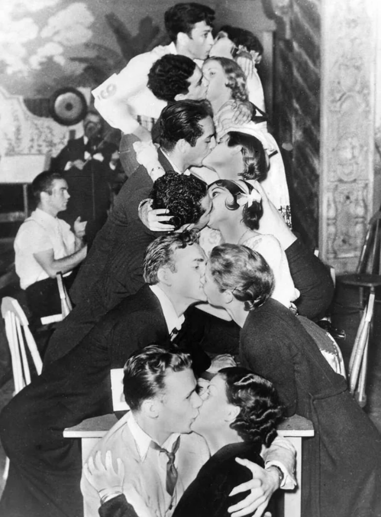 kissing contests 1920s