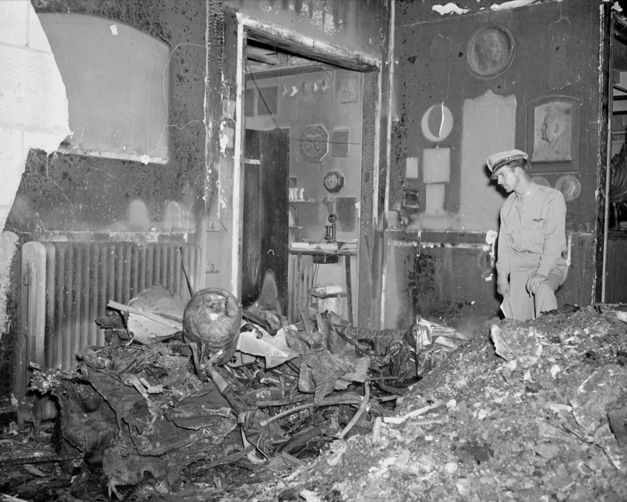 30 Photos from the Time a Bomber Crashed Into the Empire State Building