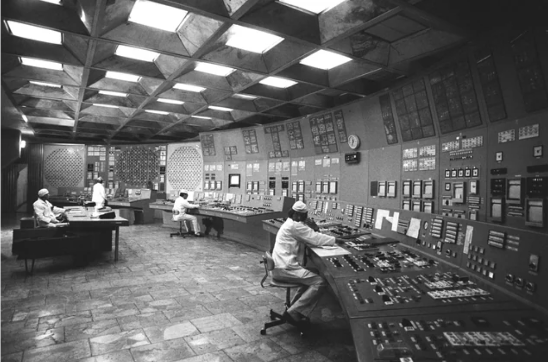 sala de controle de chernobyl antes - N