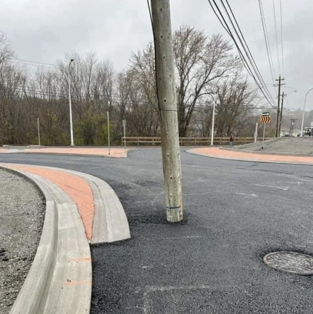 lincoln roundabout pole