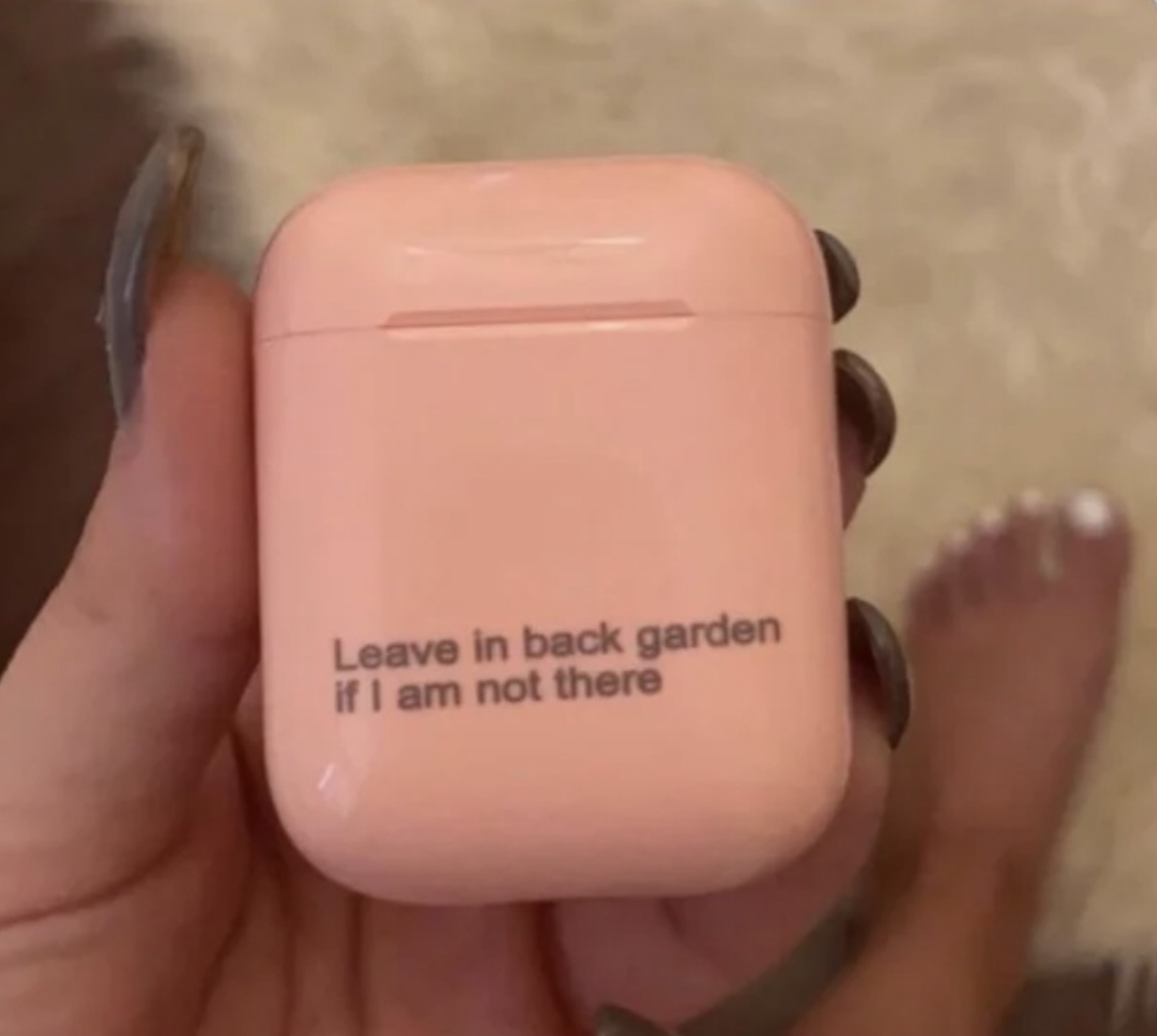 airpod engraving of delivery instructions - Leave in back garden if I am not there