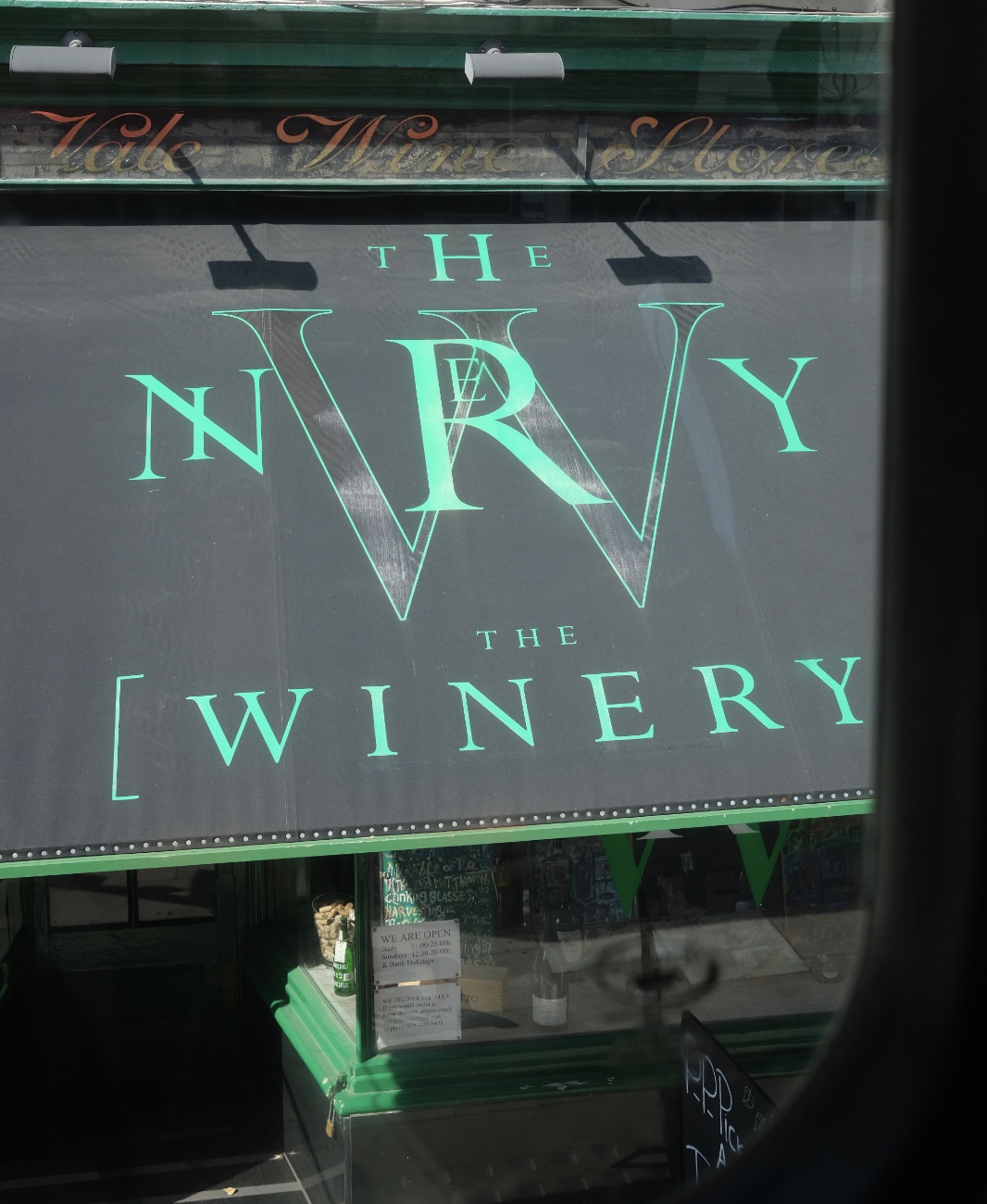 screen - The Nry The Winery Cinking Glasses Harve We Are Open & aily 11.0020 Bo Sundays 12.0020.006 Bank Holidays We Deliver Locally To