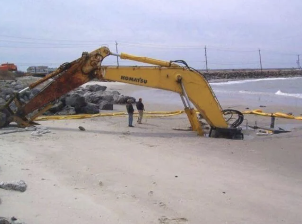 22 Times When Heavy Equipment and Construction Vehicles That Bit The Dust