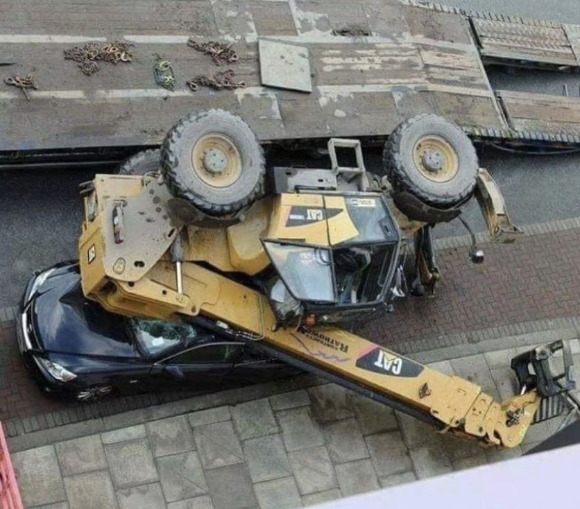 22 Times When Heavy Equipment and Construction Vehicles That Bit The Dust