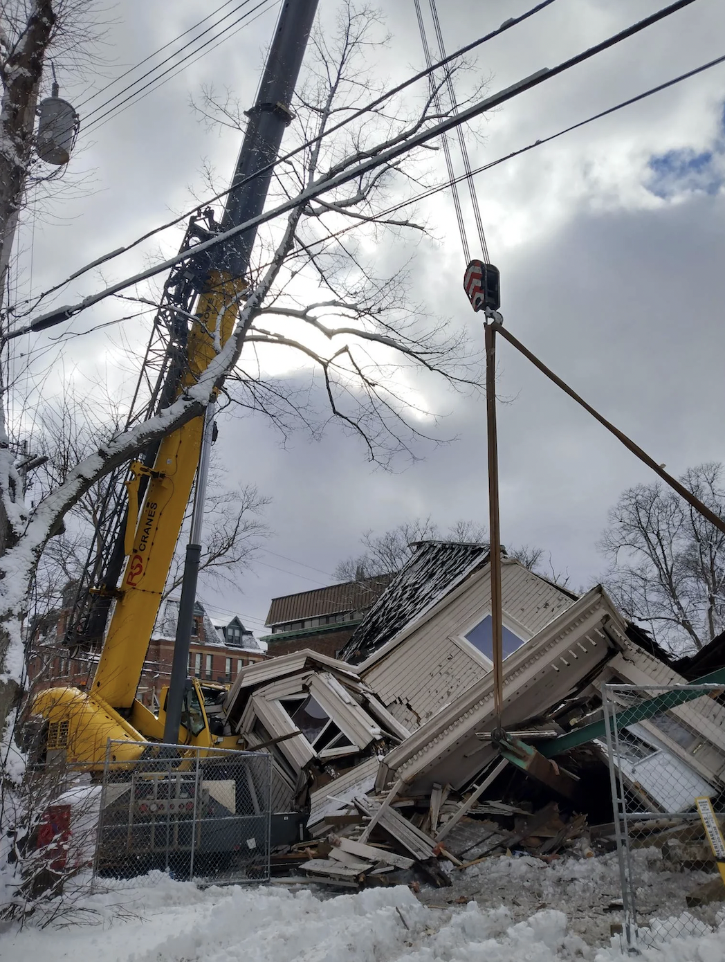 House moved by construction workers collapses on Carlton street.