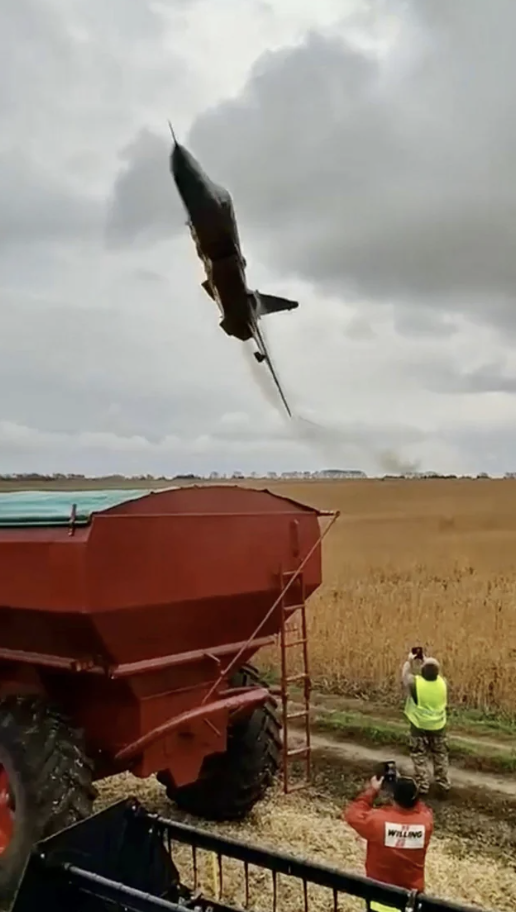 A Ukrainian Air Force Su-24 Fencer buzzes a group of farmers.