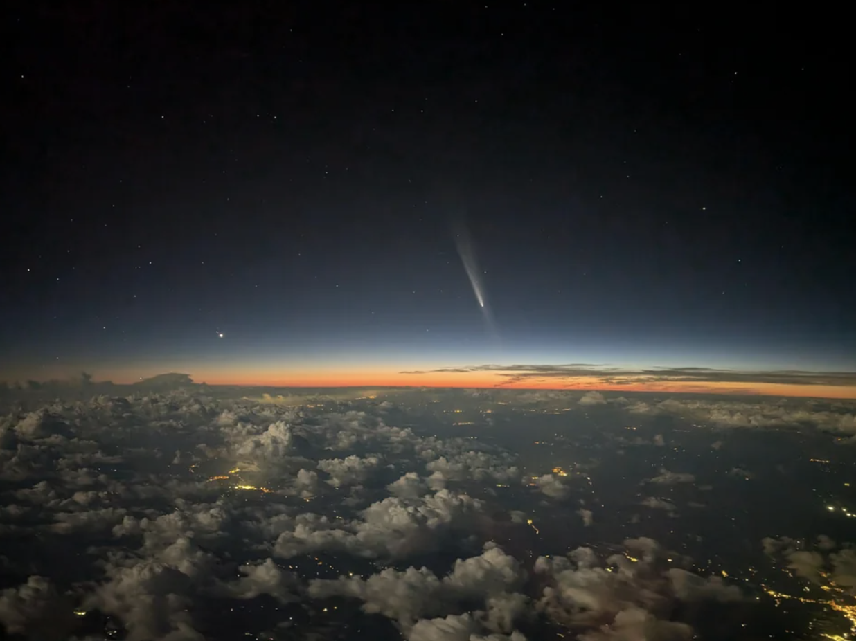 Atlas Comet and Venus from 36,000 ft.