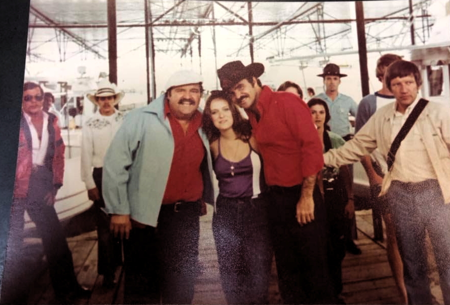 Dom DeLuise and Burt Reynolds compliment Douglas Beachem's ex-wife.