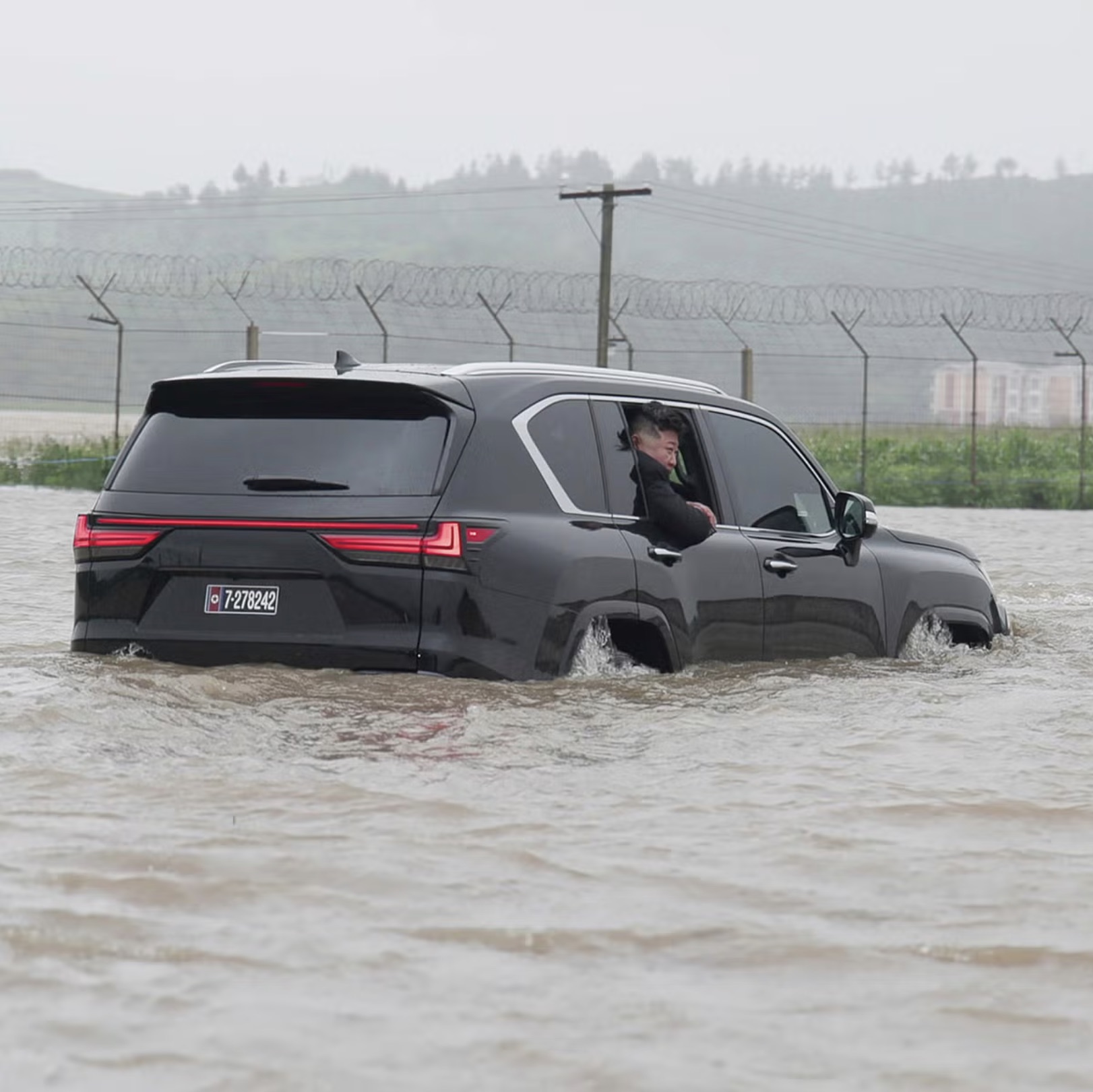 kim jong un lexus lx600 - 7278242