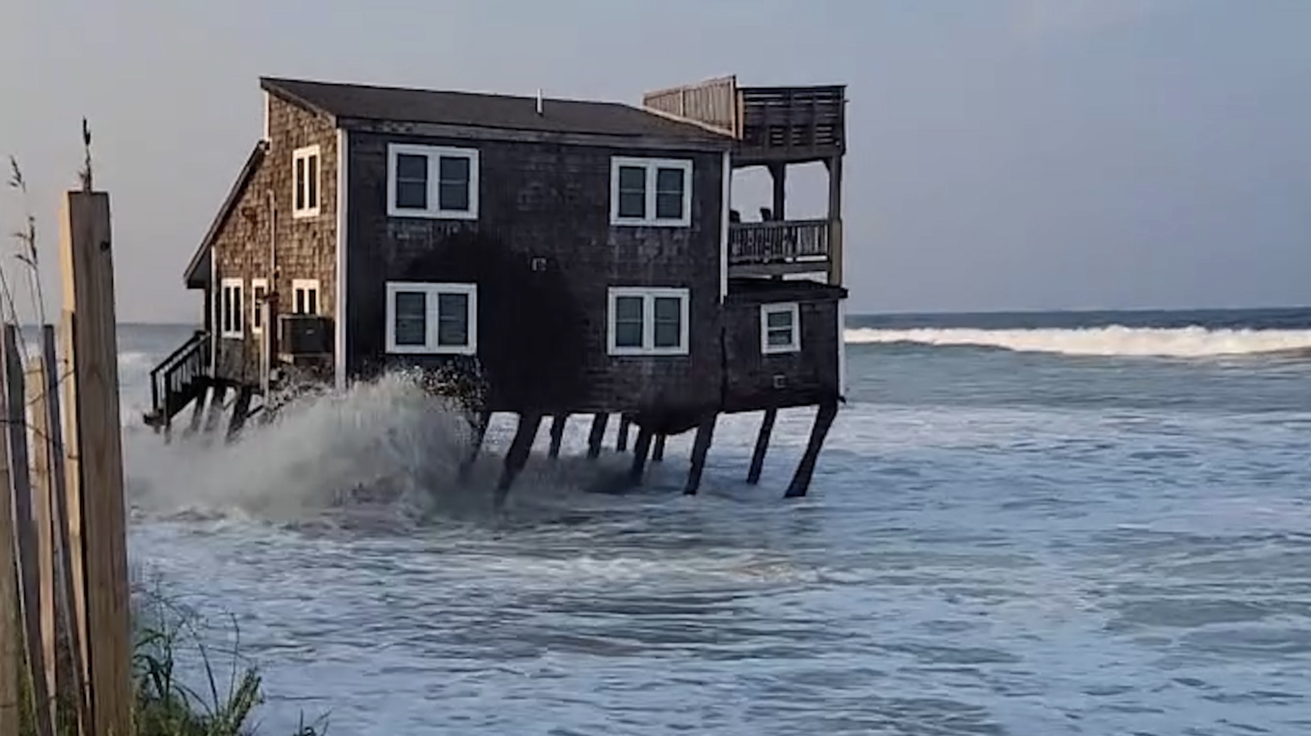 north carolina house falls into ocean