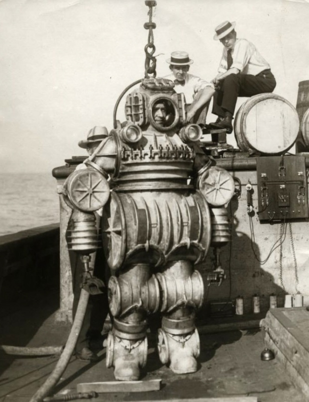 1907 diving suit