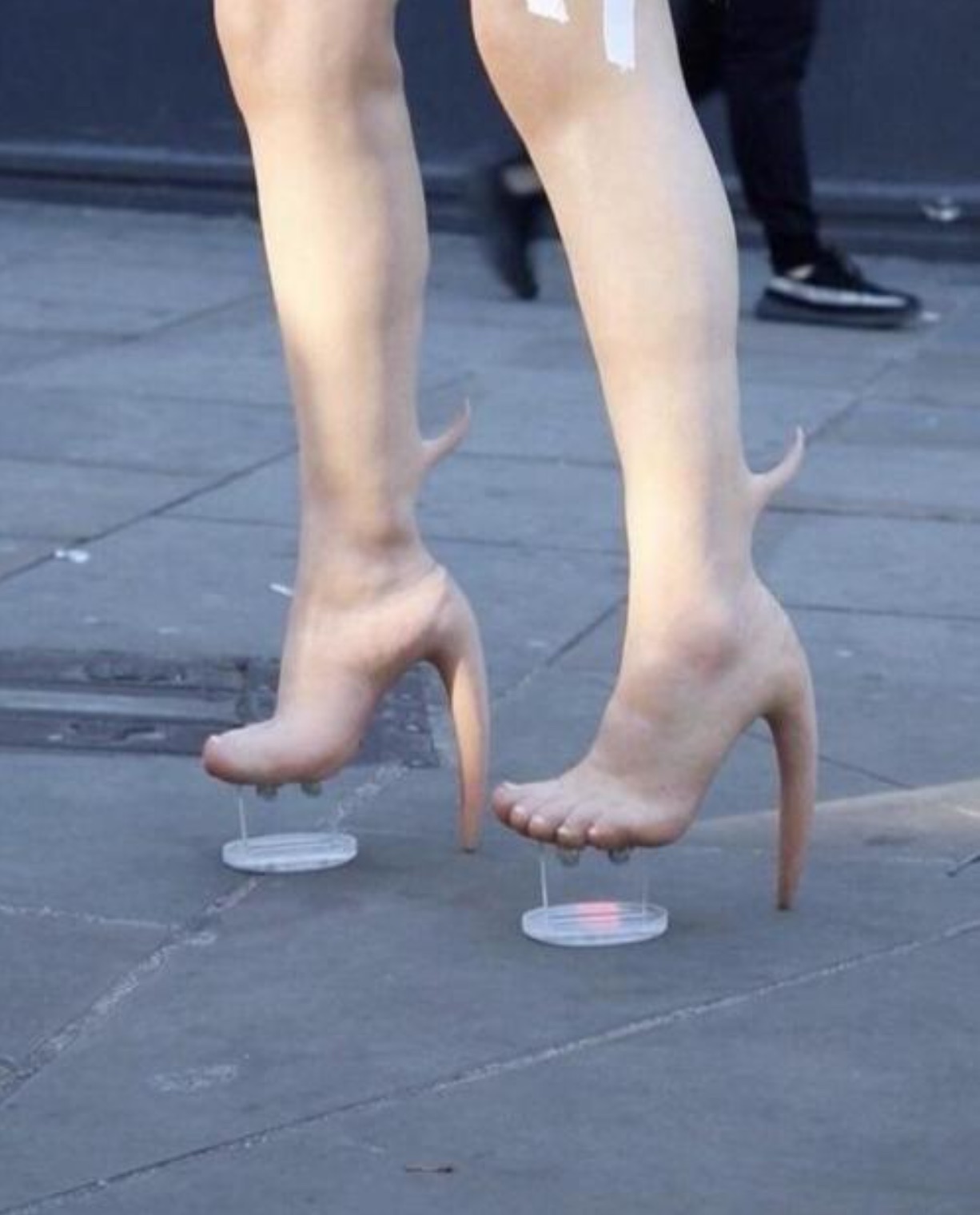 High-heeled shoe