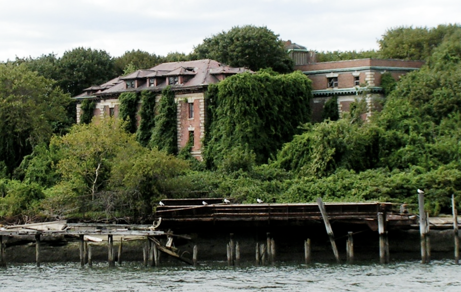 The remains of Riverside Hospital on North Brother Island, 2006.