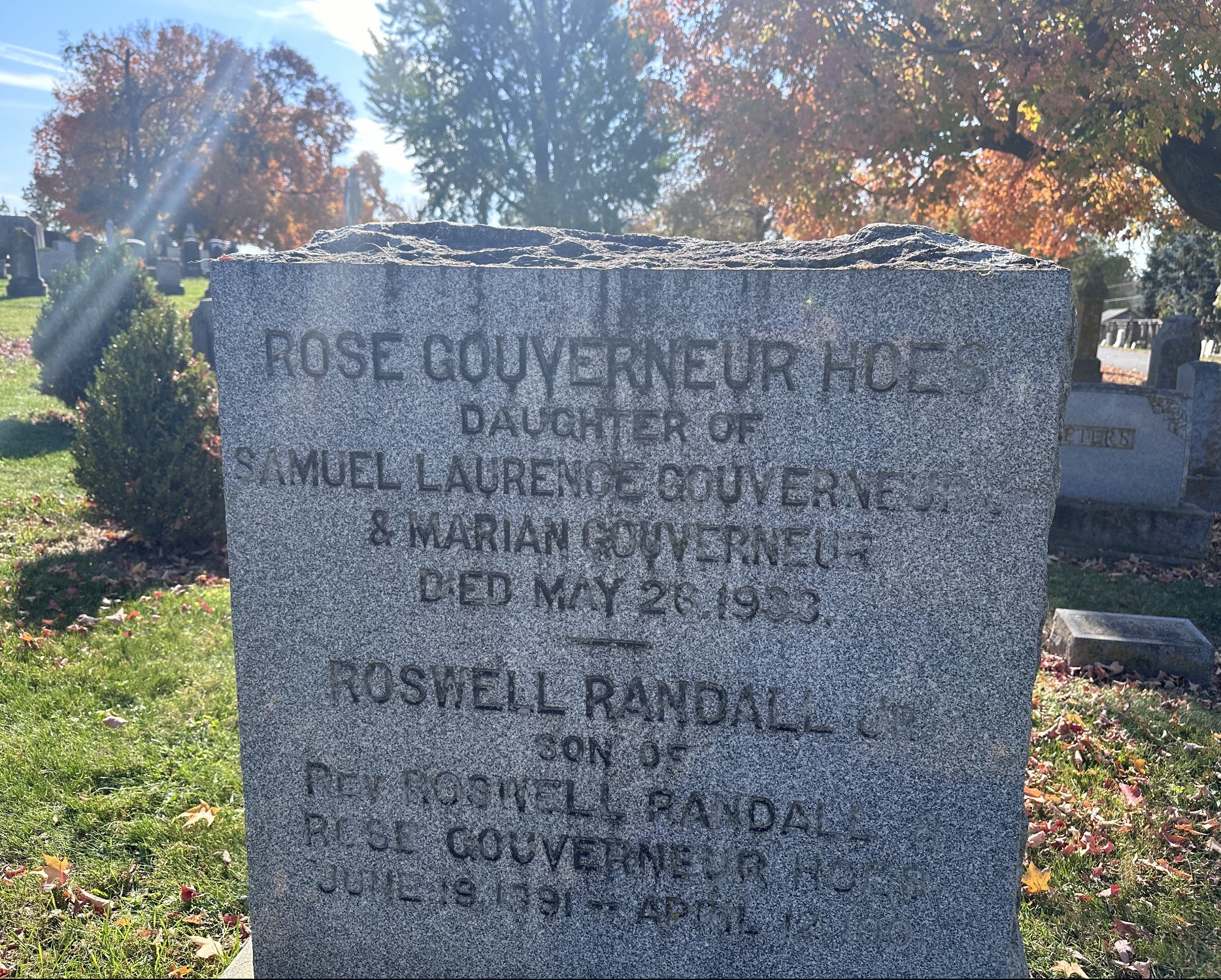 headstone - Rose Gouverneur Hoe Daughter Of Samuel Laurence Gouverneu & Marian Gouverneur Ded May 26.1933 Roswell Randall Cr Son 05 Pey Sosnell Randal Rese Couverneur Ho Jul2 19 1791APPL Denturest