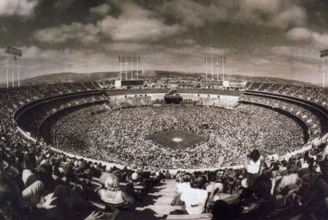 led zeppelin oakland 1977