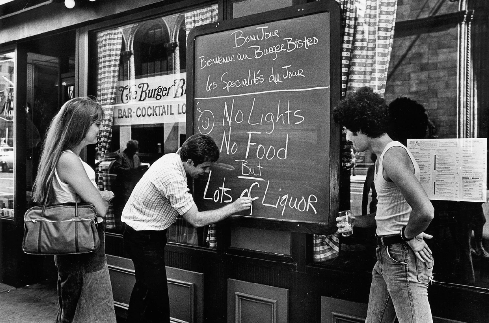 new york blackout 1977 - Bonjour Benenue au Burger Bisted Burger Bles Specialits du Jour BarCocktail Lo No Lights No Food But Lots Liquor