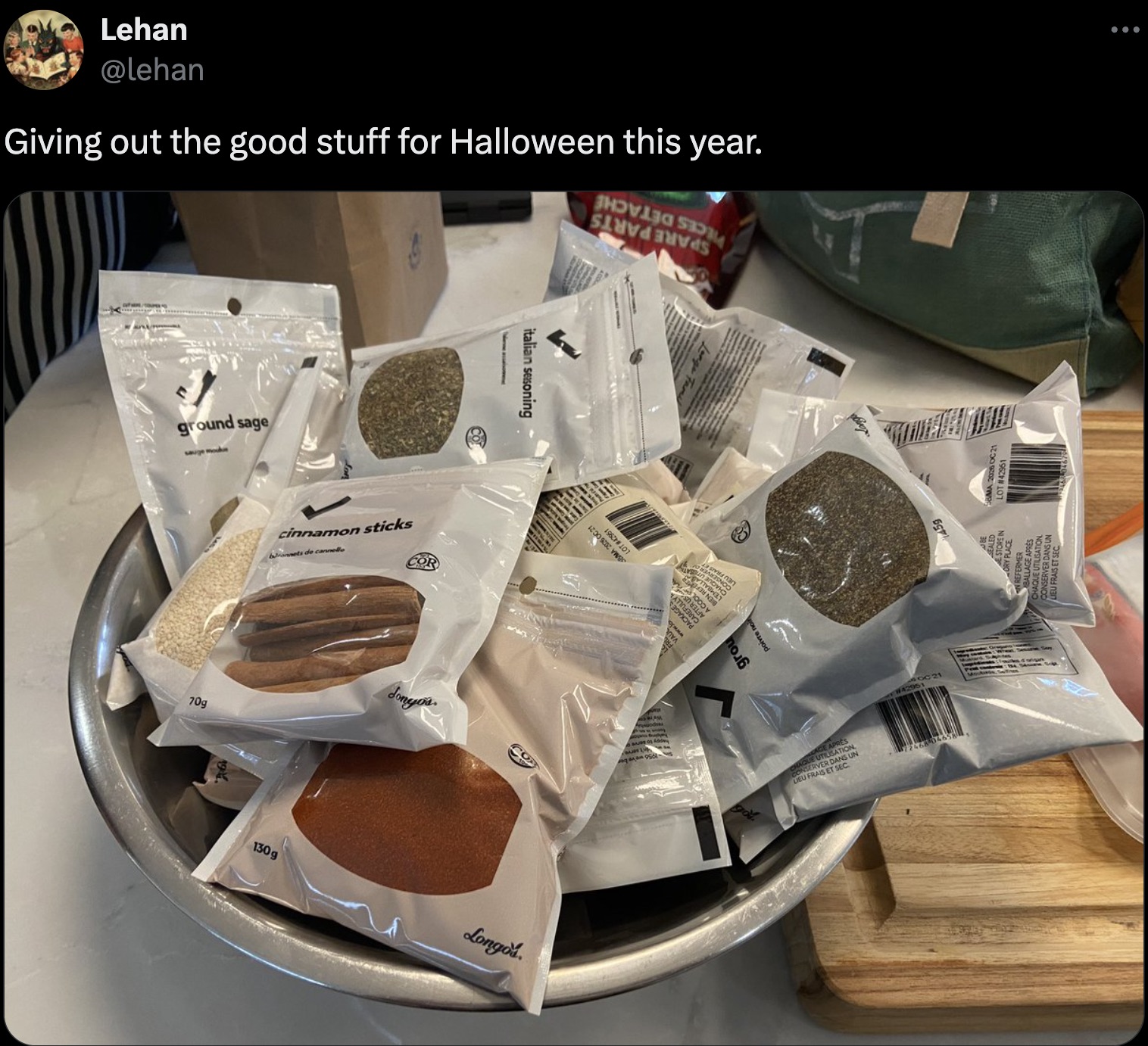 chocolate - Lehan Giving out the good stuff for Halloween this year. Found sage camon sticks halian soning dongeid