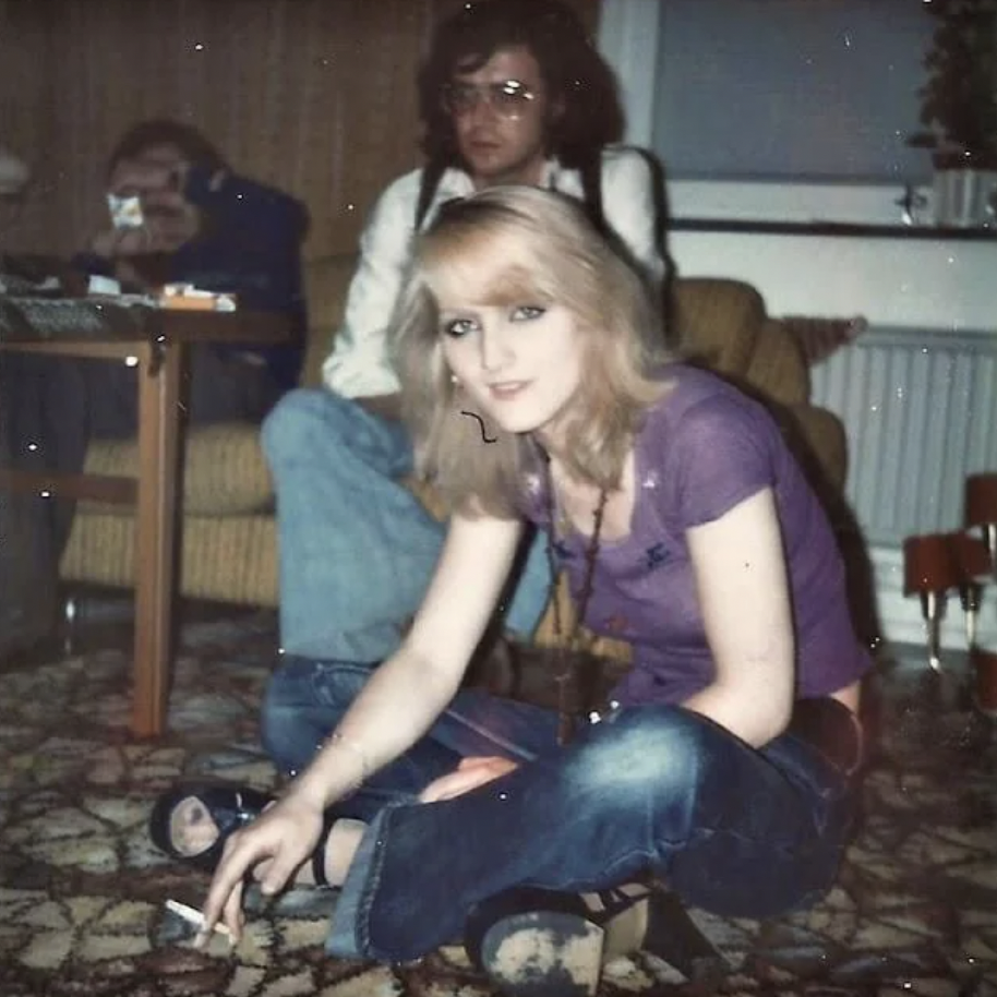 30 Vintage Photos of 70s and 80s House Parties