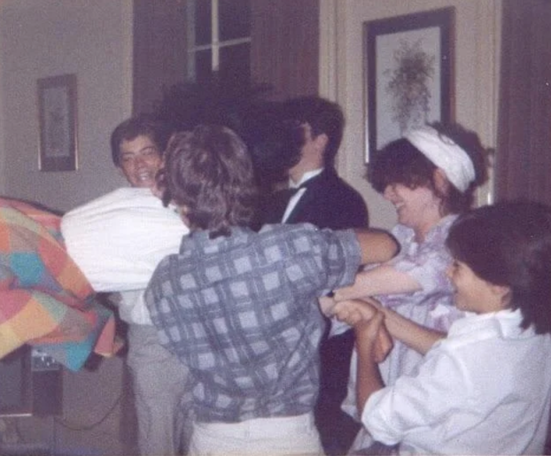 30 Vintage Photos of 70s and 80s House Parties