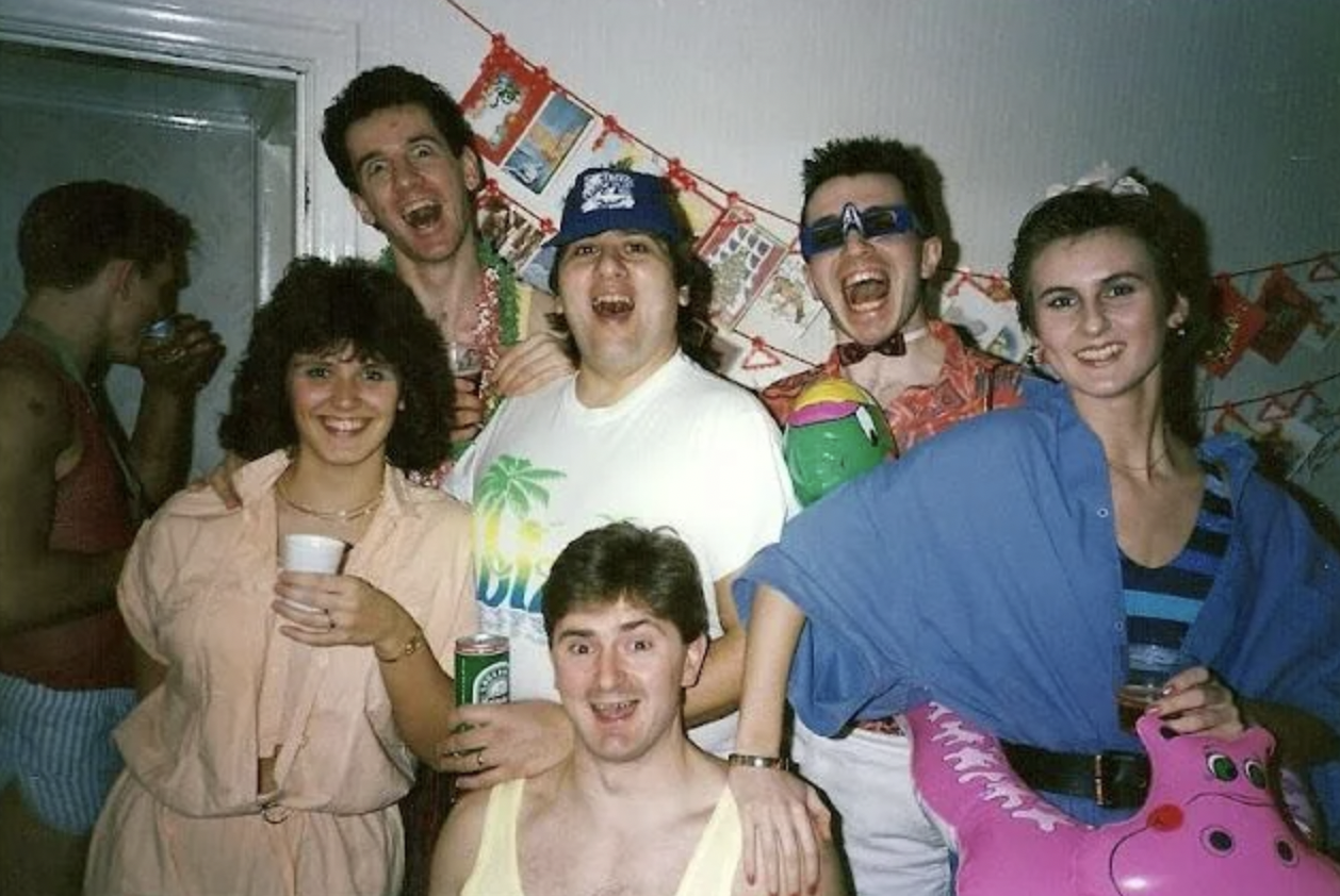 30 Vintage Photos of 70s and 80s House Parties