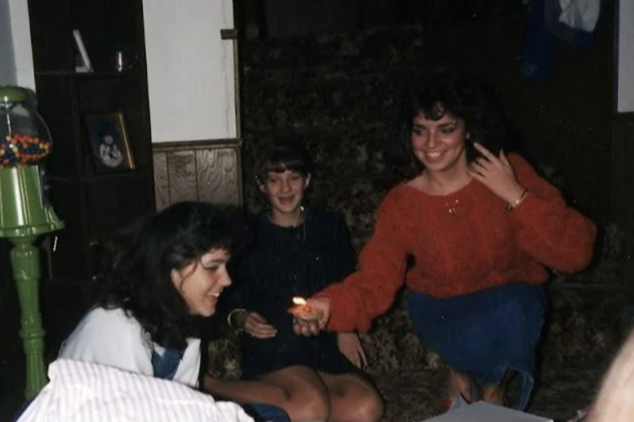 30 Vintage Photos of 70s and 80s House Parties