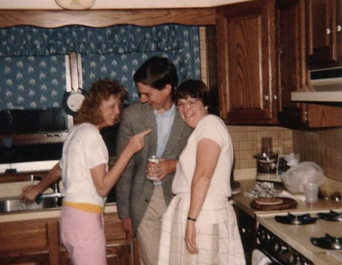 30 Vintage Photos of 70s and 80s House Parties