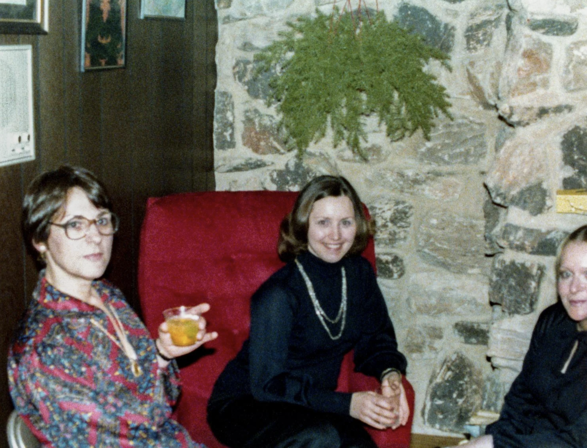 30 Vintage Photos of 70s and 80s House Parties