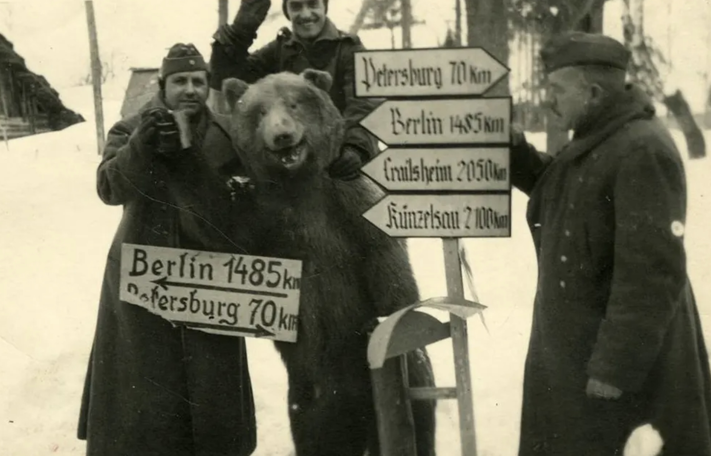 wojtek the soldier bear - Petersburg 70 Km Berlin 1485 km Crailsheim 2050 Kunzelsau m Berlin m Petersburg 70km