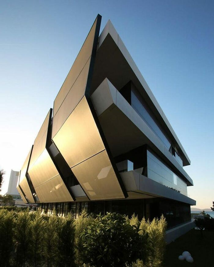 This building looks like some sort of cyborg military station or similar. This is the  Mi’costa Hotel Residences, located in Cesme, the Izmir Peninsula Of Turkey