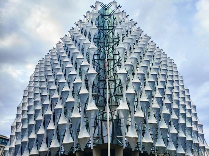 The US Embassy building in London, the United Kingdom definitely has a sci-fi futuristic feel to it, or maybe its just a pile of bones.