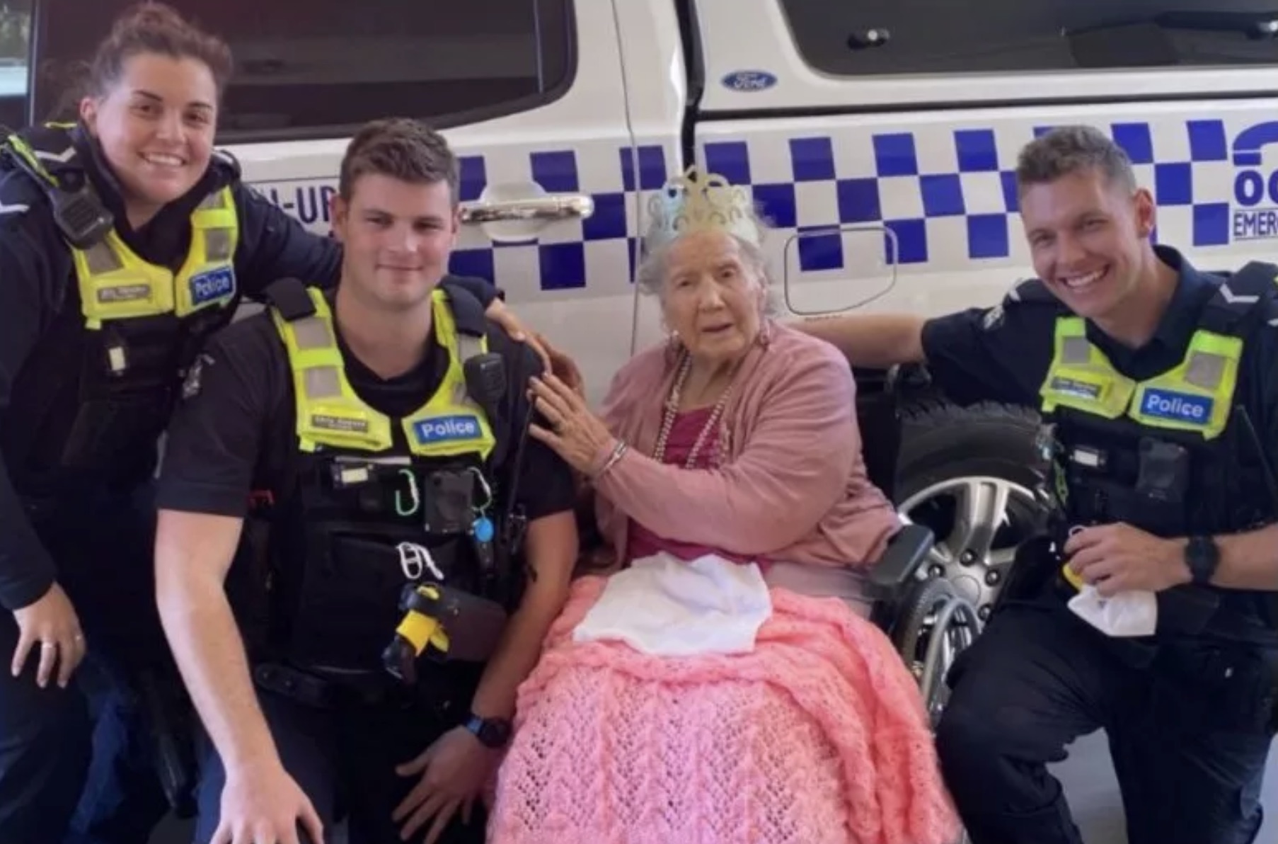 old person arrested because of bucket list - A Police Ur Police Police Oi Emer