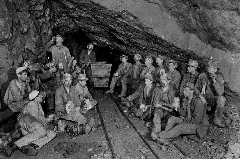 cornish miners eating pasties