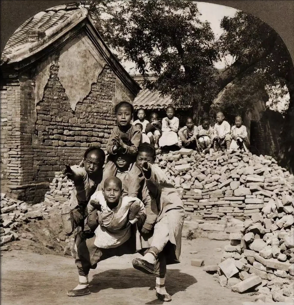 26 Street Photos of China, From 100 Years Ago