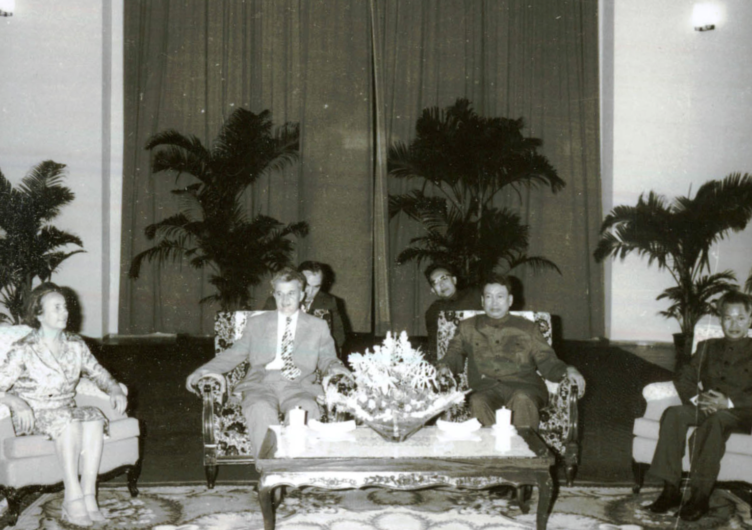 Romanian President Nicolae Ceaușescu and his wife Elena, meeting with Cambodian Prime minister Pol Pot and Cambodian President Khieu Samphan in May 1978. 