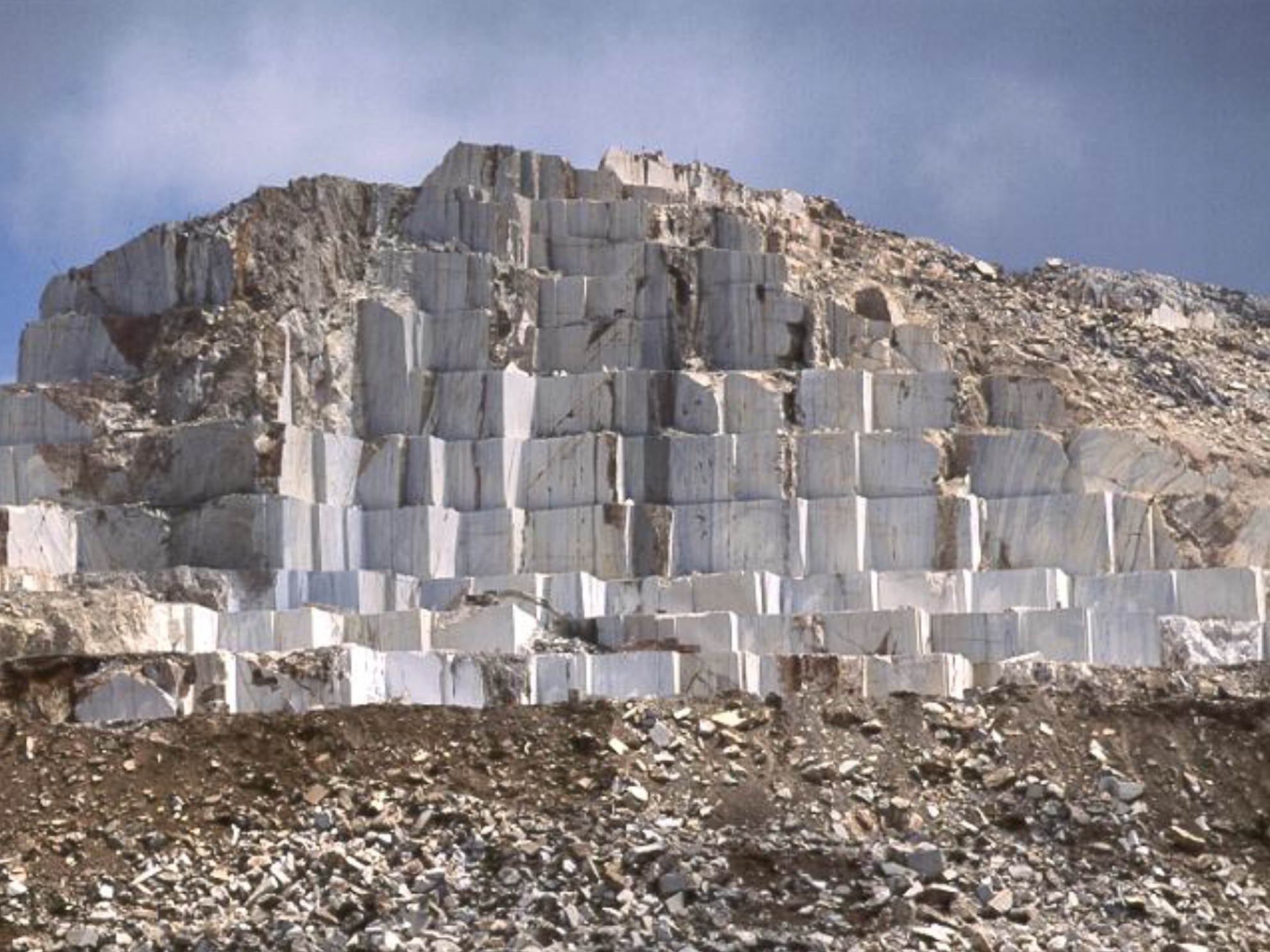 50 Fascinating Photos of Marble Quarries to Show Your Kitchen Counter